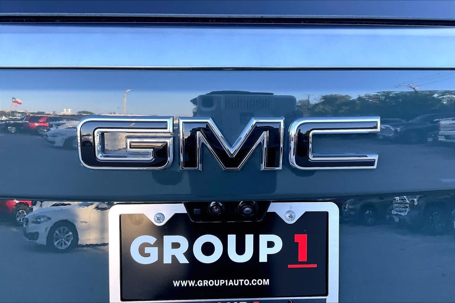 Used 2026 Midnight Pine GMC AT4 image 30