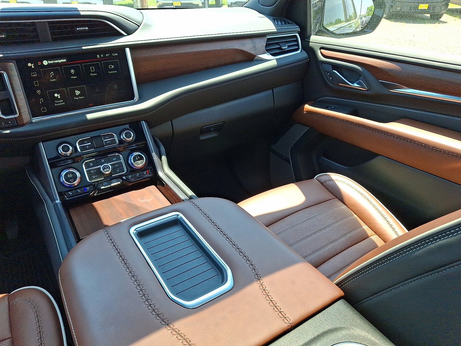 2024 GMC Yukon Denali Ultimate - Photo 12