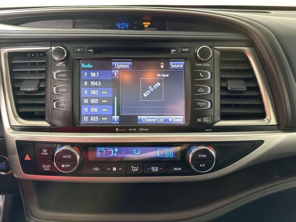 Used 2017 Blizzard Pearl Toyota XLE image 6
