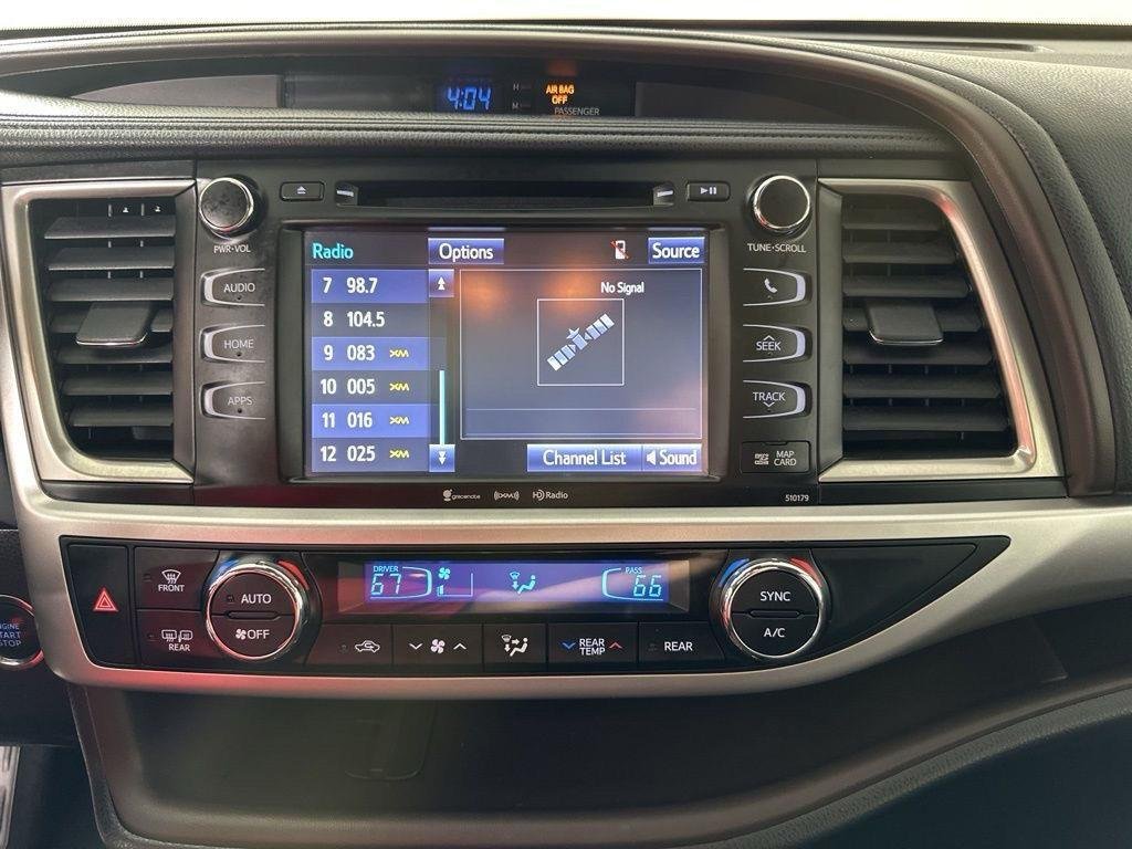 Used 2017 Blizzard Pearl Toyota XLE image 6