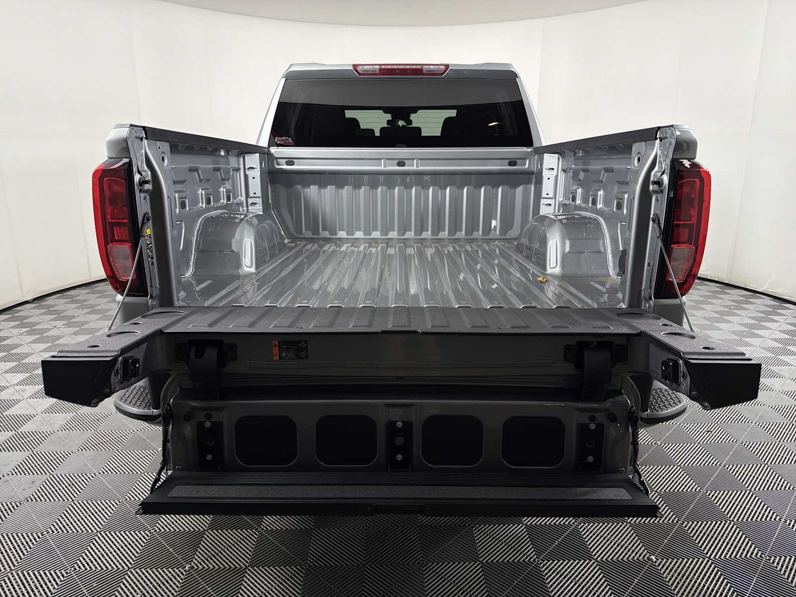 New 2026 Sterling Metallic GMC Elevation image 14