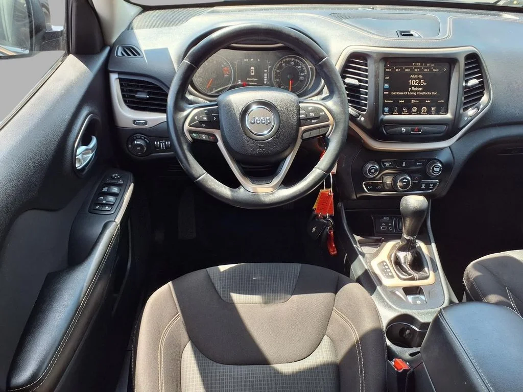 Used 2016 Gray Jeep Latitude image 4