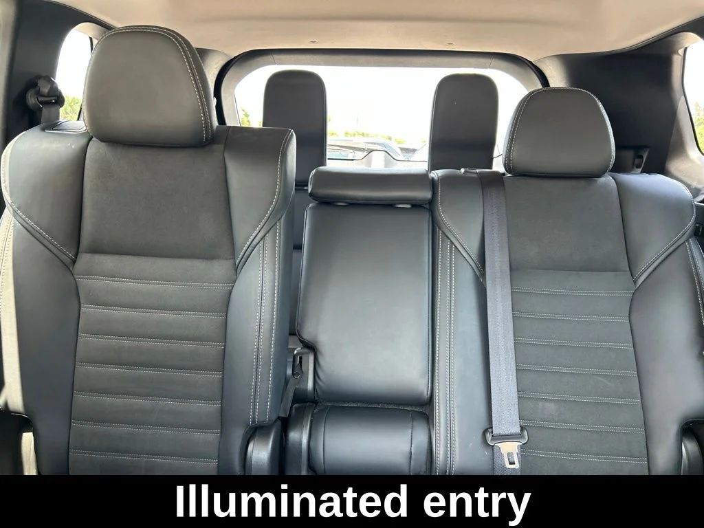 Used 2024 Silver Mitsubishi SE image 13