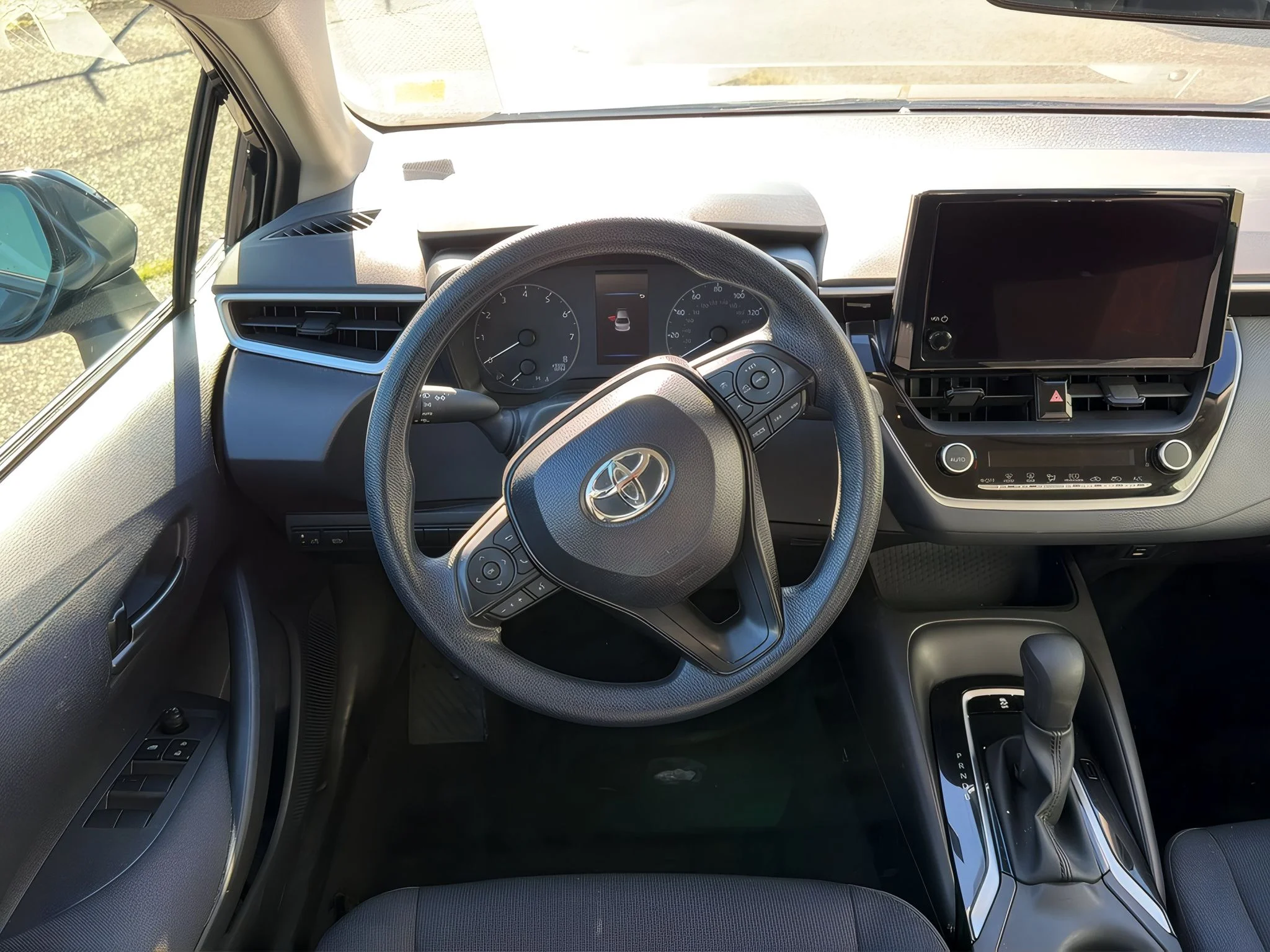 2025 Toyota Corolla LE - Photo 17