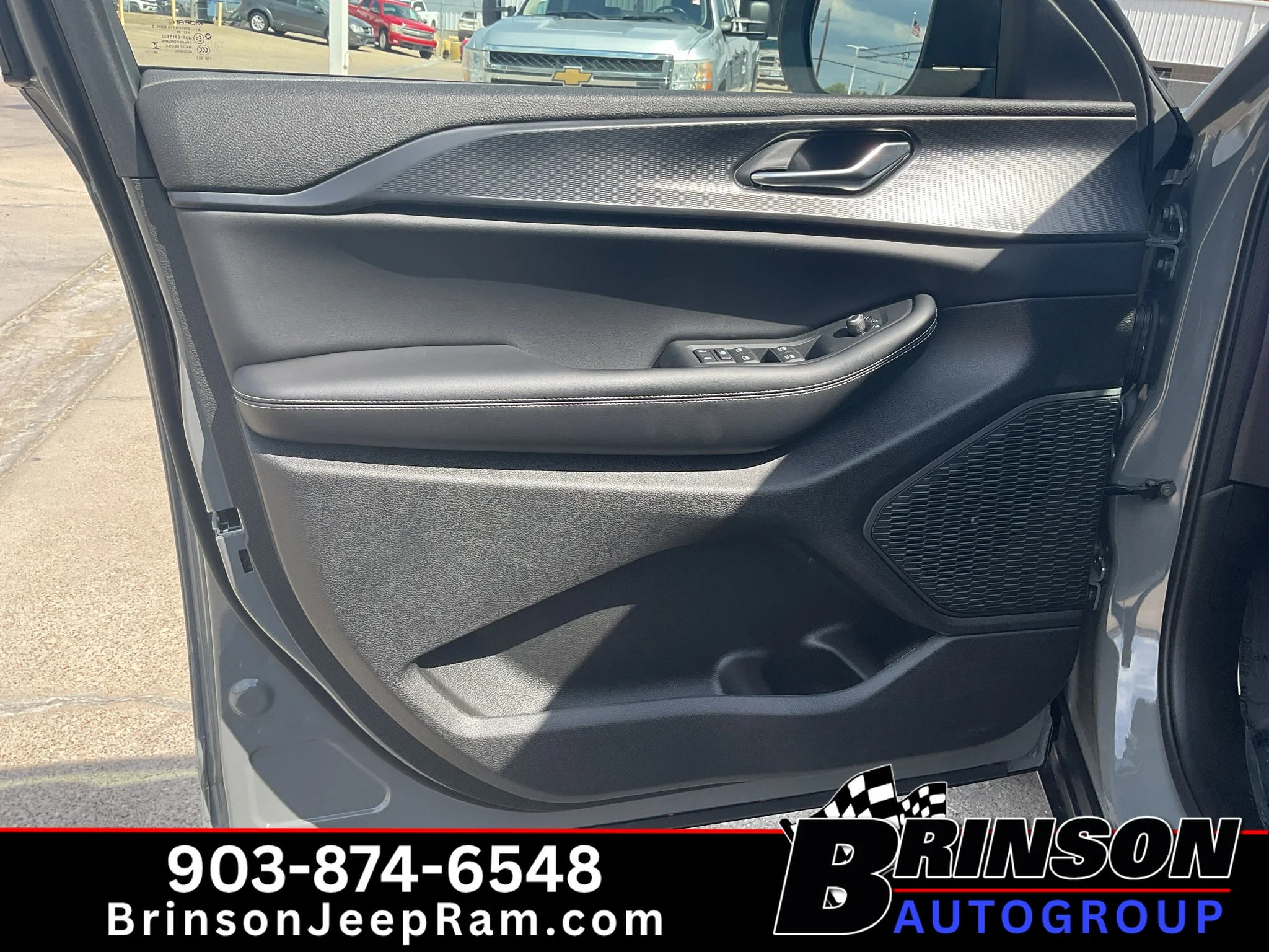 New 2027 Sting-Gray Clearcoat Jeep Laredo X image 10