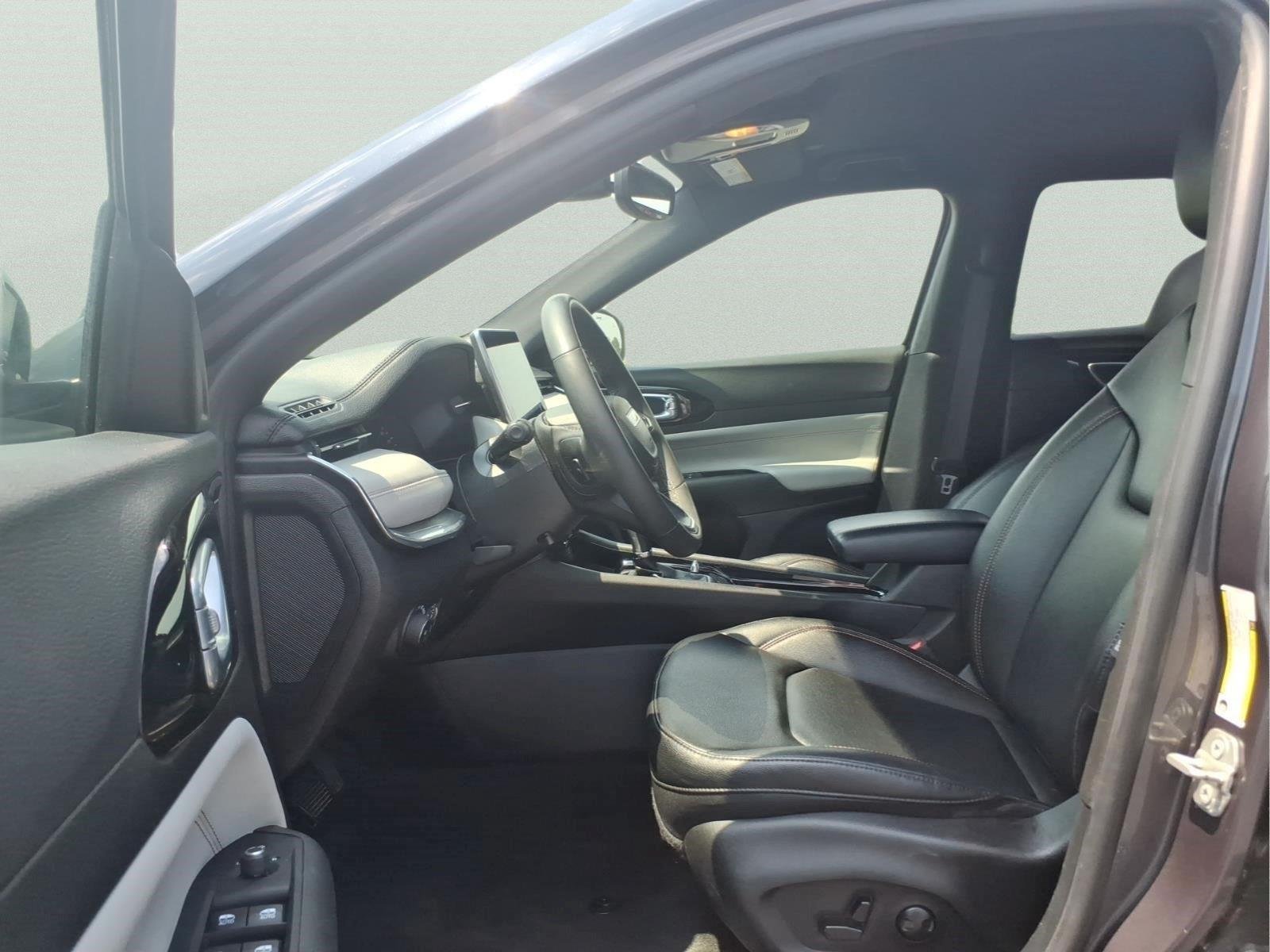 Used 2024 Baltic Gray Metallic Clearcoat Jeep Limited image 17