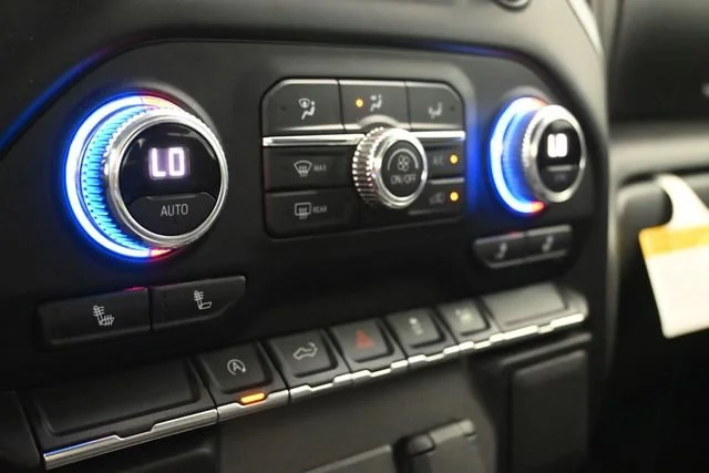 Used 2021 SUMMIT WHITE GMC Elevation image 17