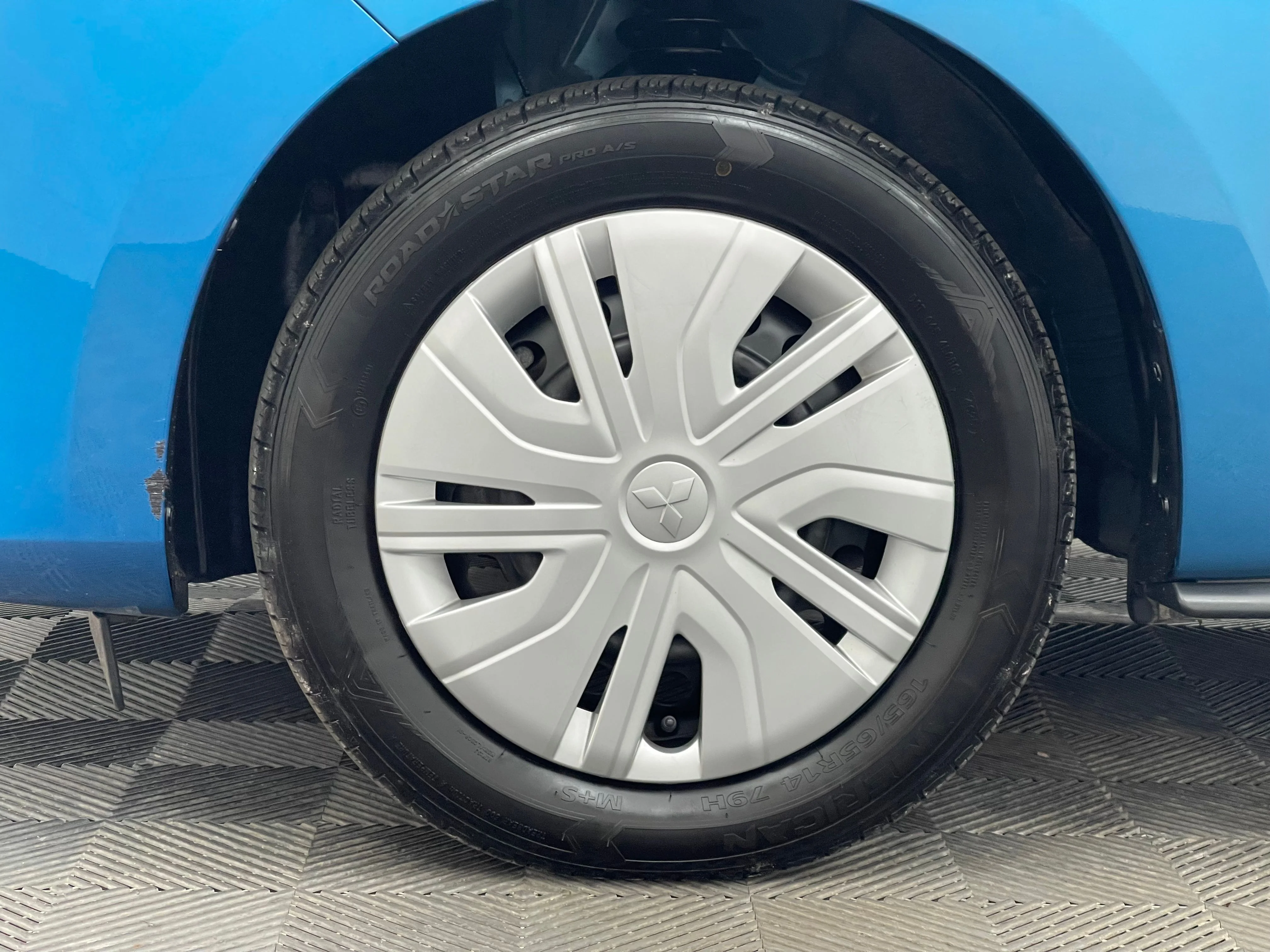 Used 2024 Blue Mitsubishi ES image 12