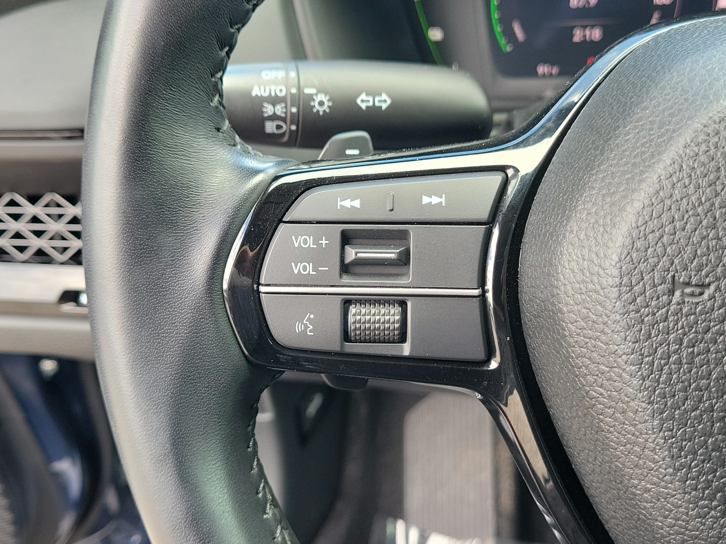 Used 2024 Canyon River Blue Metallic Honda Touring image 21