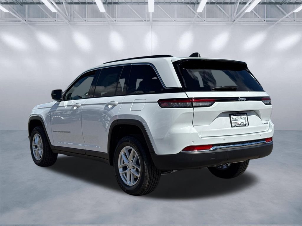New 2026 Bright White Clear-Coat Exterior Paint Jeep Laredo X image 4