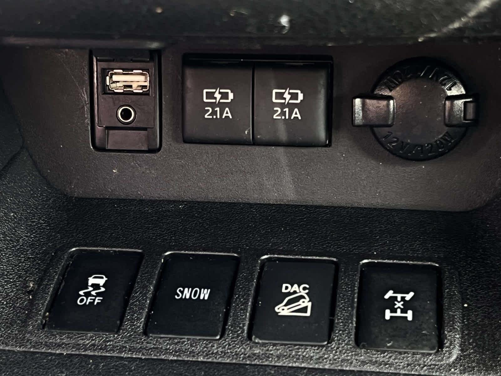 Used 2017 Predawn Gray Mica Toyota XLE image 33