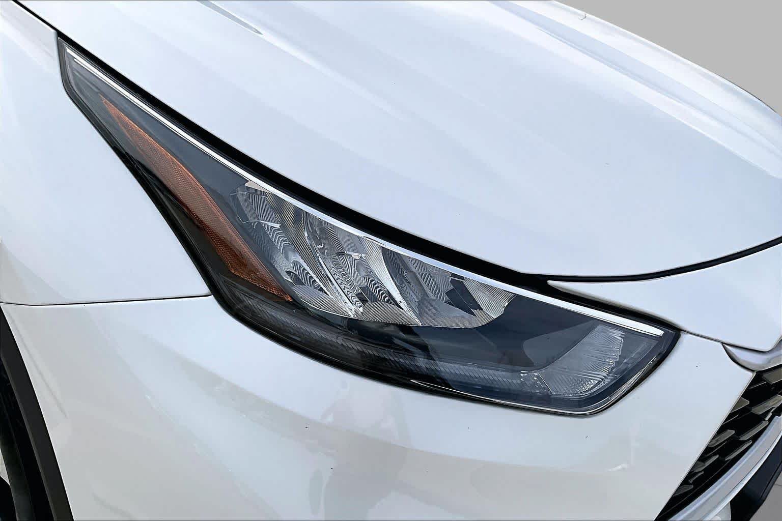 Used 2020 Blizzard Pearl Toyota Hybrid XLE image 28