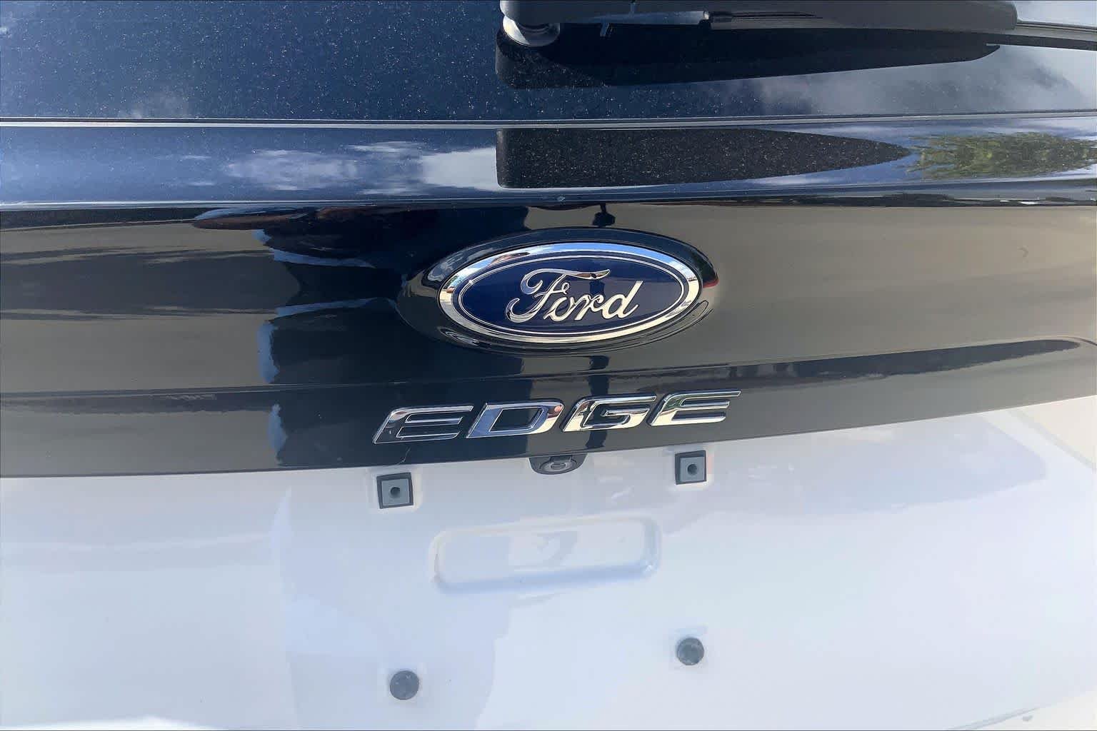 Used 2022 Oxford White Ford SEL image 33