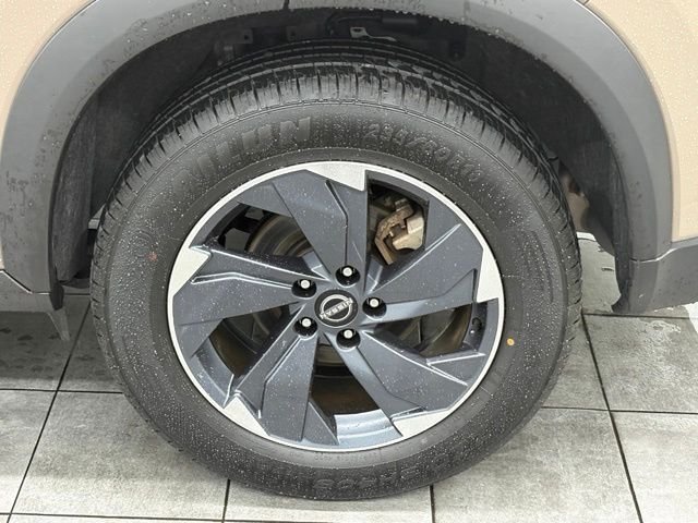 Used 2025 Beige/tan Nissan SV image 7