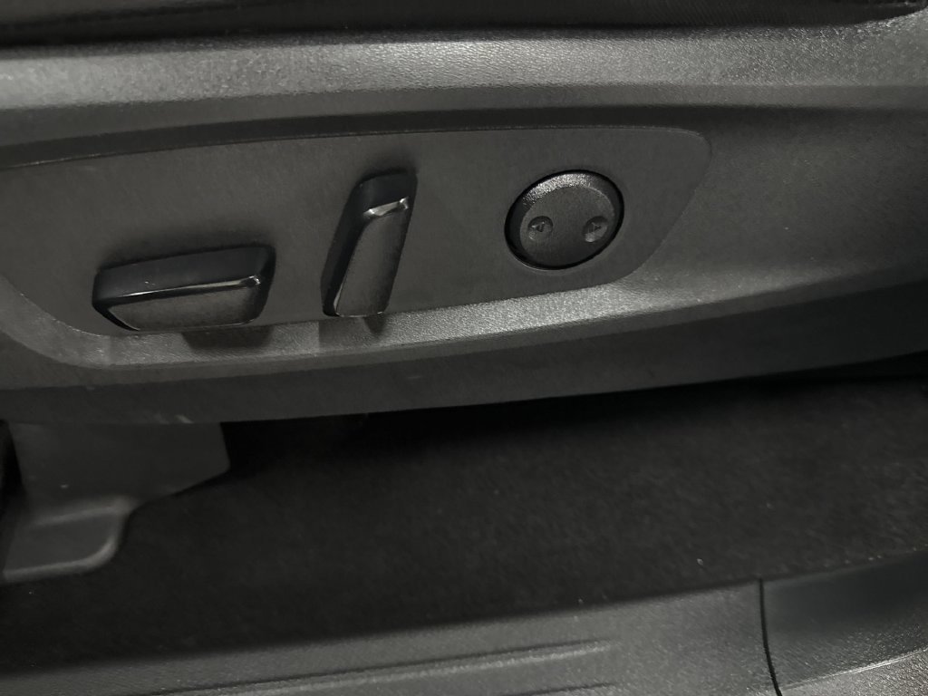Certified Used 2025 Super Black Nissan SL image 13