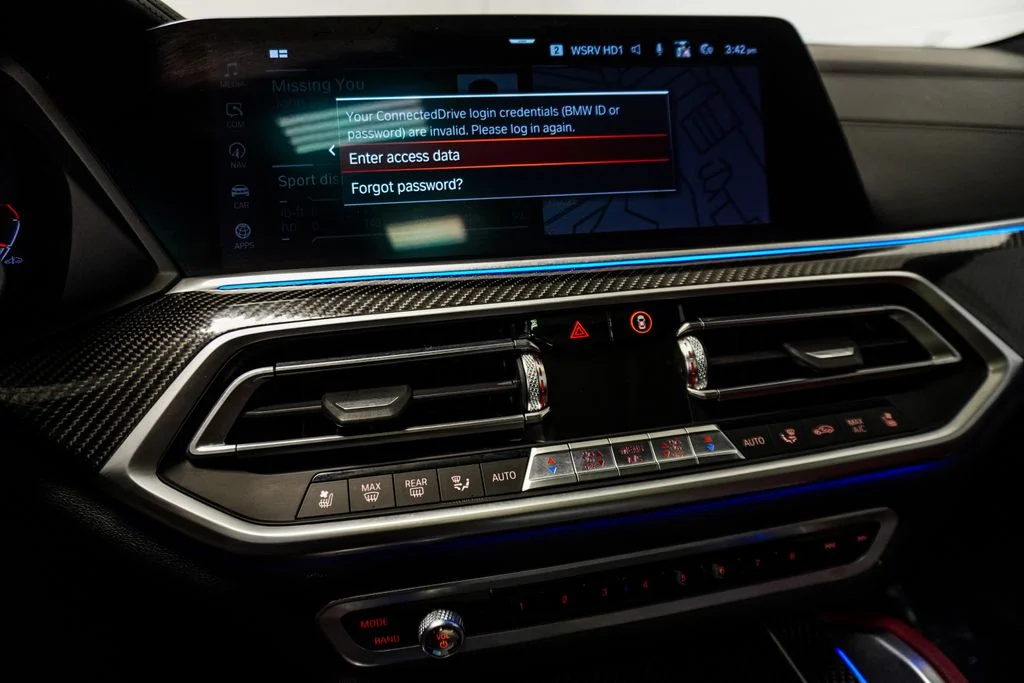 Used 2020 Black BMW M50i image 24