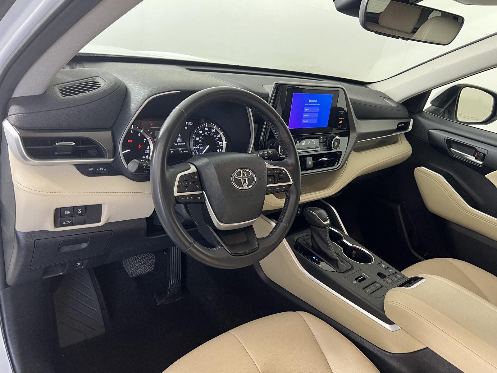 Used 2023 Wind Chill Pearl Toyota XLE image 5
