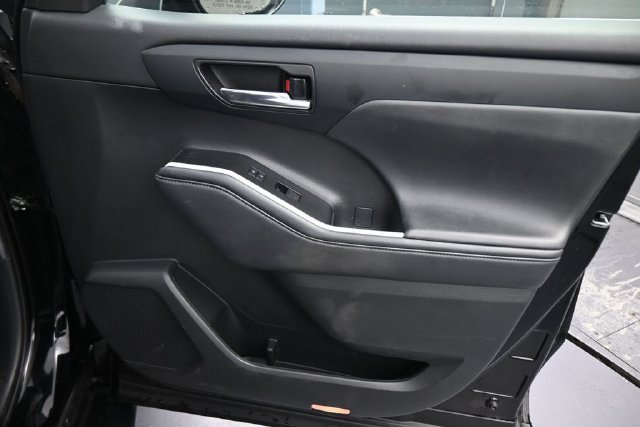 Used 2021 Black Toyota XLE image 13