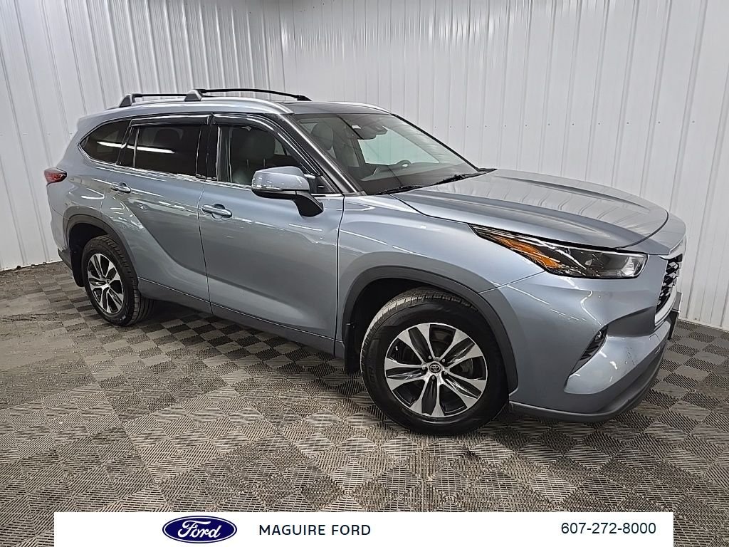 Used 2022 Moon Dust Toyota XLE image 9
