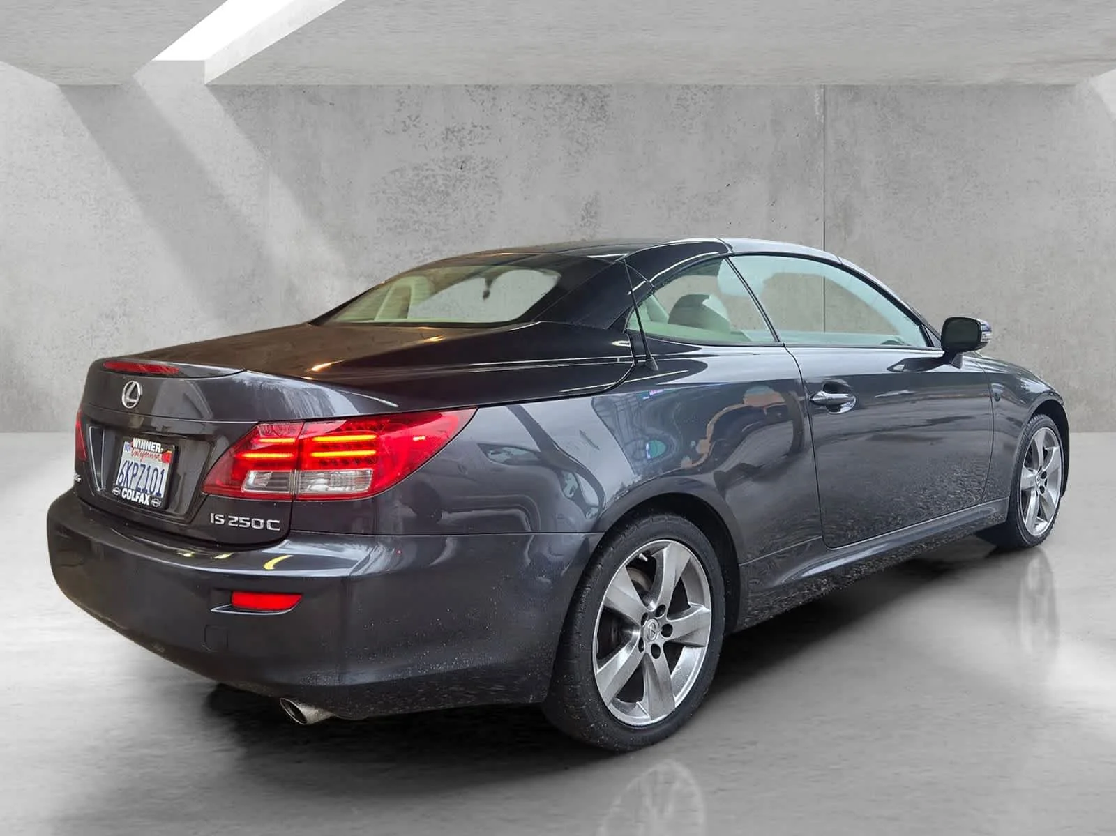 Used 2010  Lexus  image 4