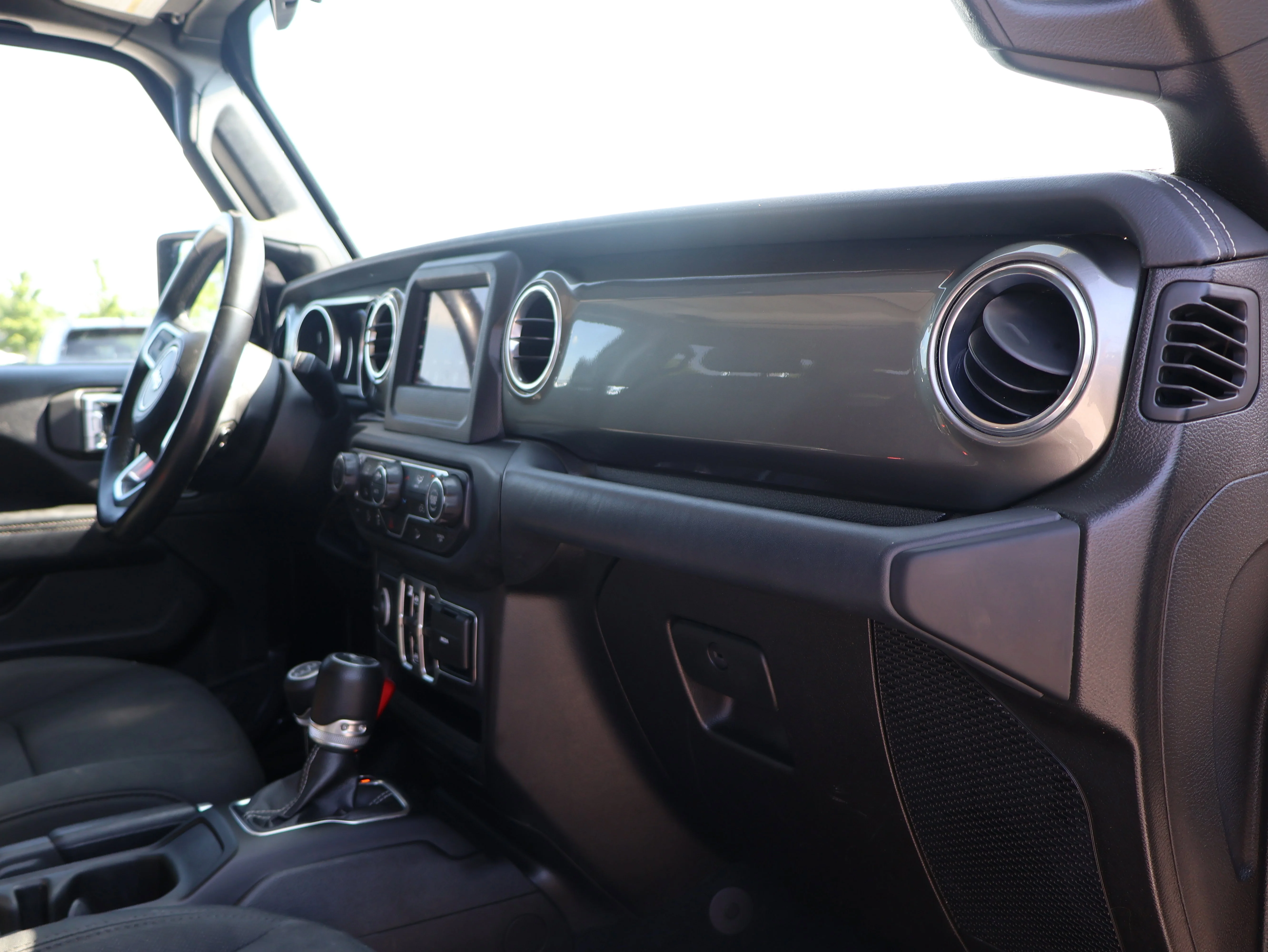 Used 2019 Black Clearcoat Jeep Sahara image 10
