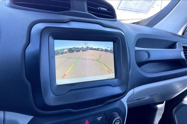 Used 2018 Gray Jeep Latitude image 23