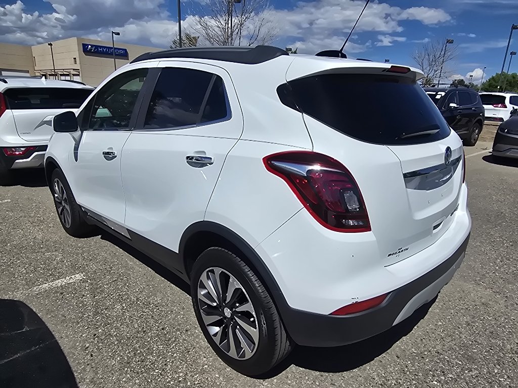 Used 2022 Summit White Buick Preferred image 3