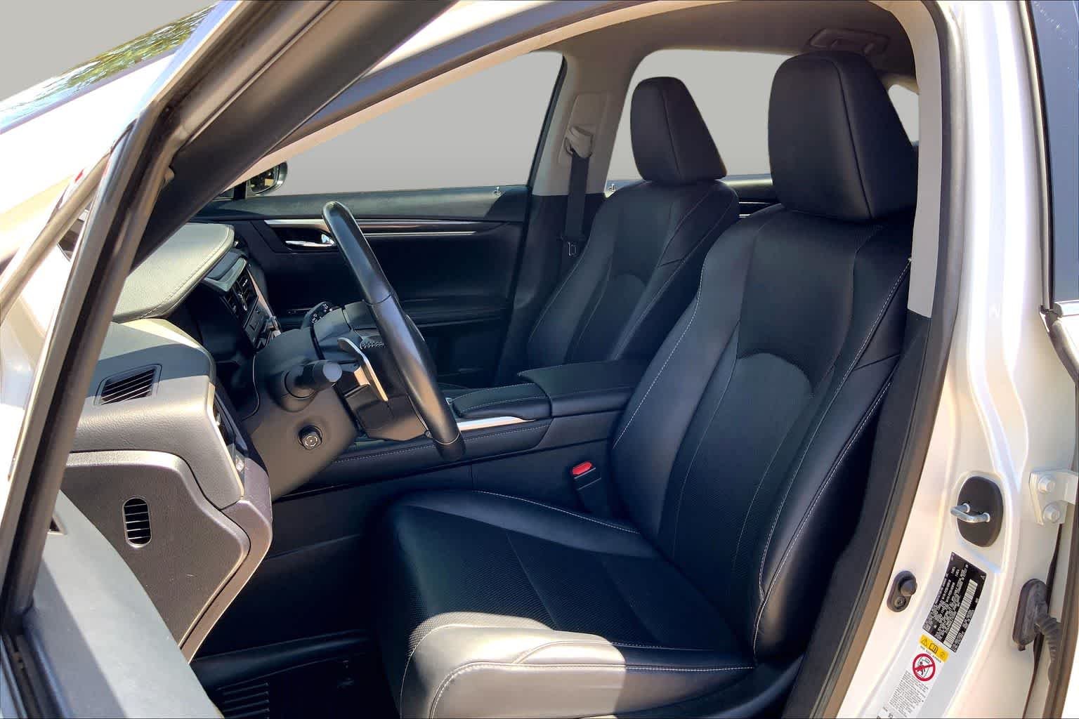 Used 2020 Eminent White Pearl Lexus  image 7