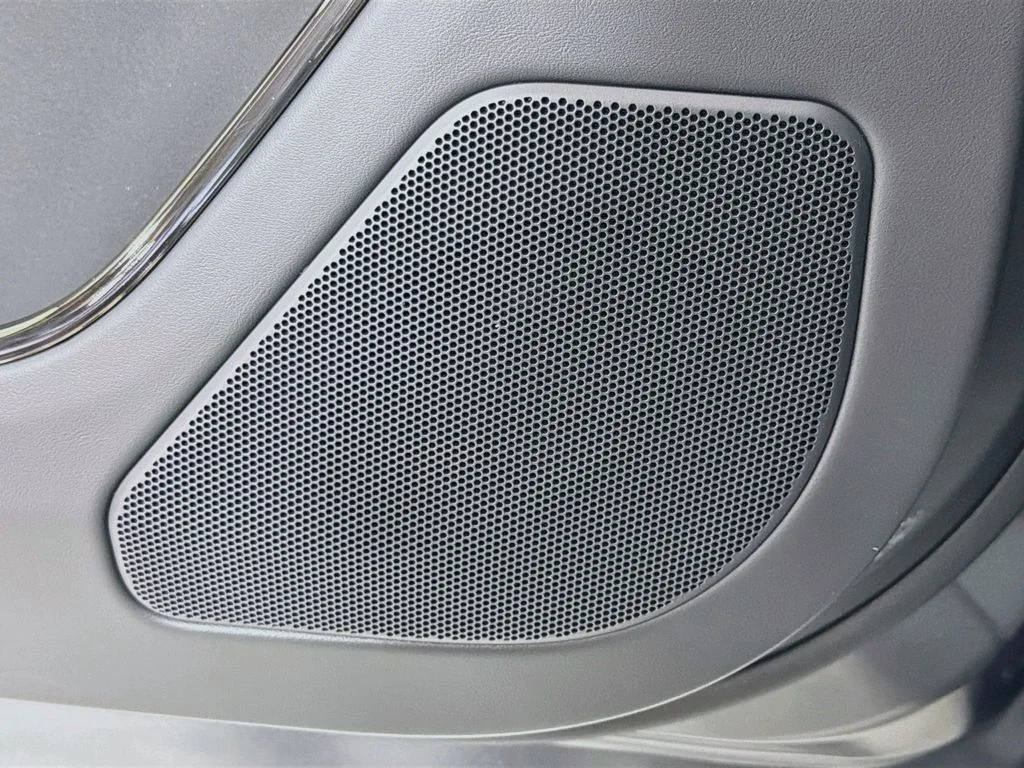 New 2027 Carpathian Grey Prem Met Land Rover Dynamic SE image 19