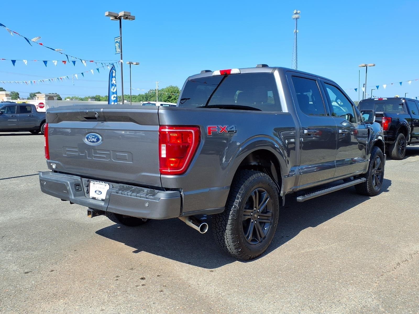 Used 2022 Gray Ford XLT image 2