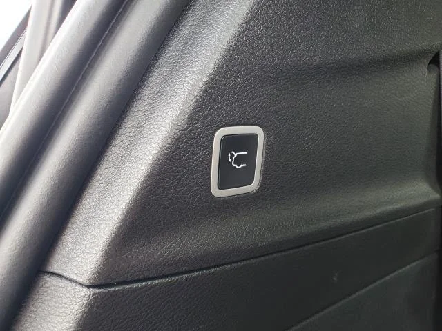 Used 2025 Fathom Blue Pearlcoat Chrysler Select image 28