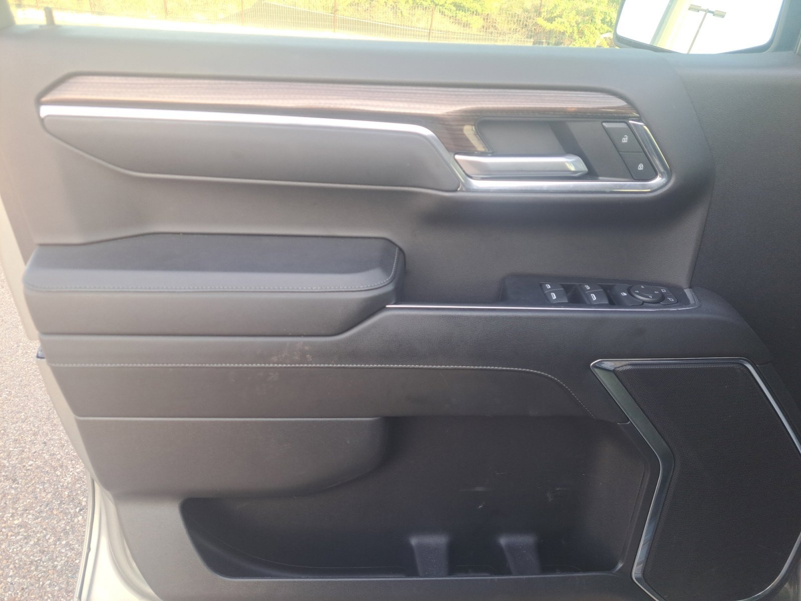 Used 2024 Sterling Gray Metallic Chevrolet LT image 27