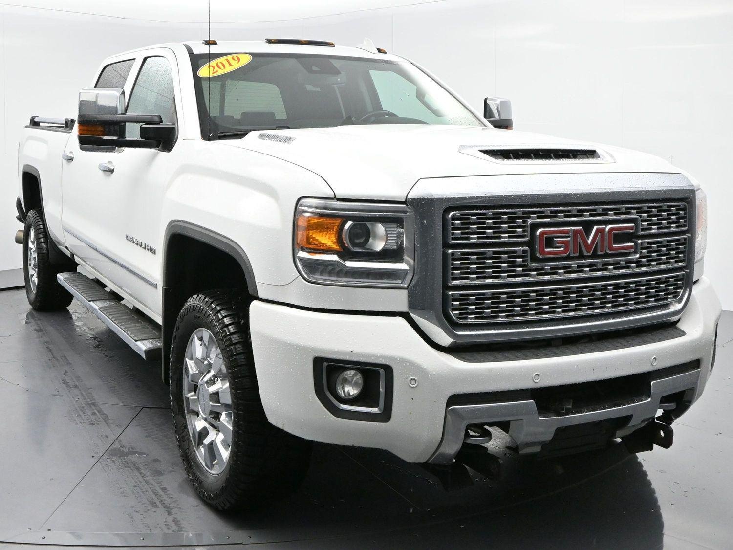 Used 2019 Summit White GMC Denali image 2
