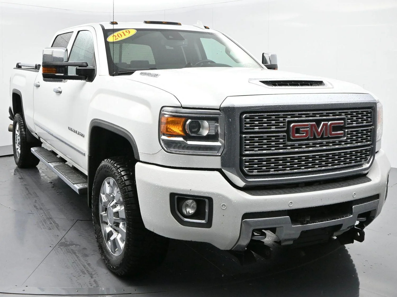 Used 2019 Summit White GMC Denali image 2