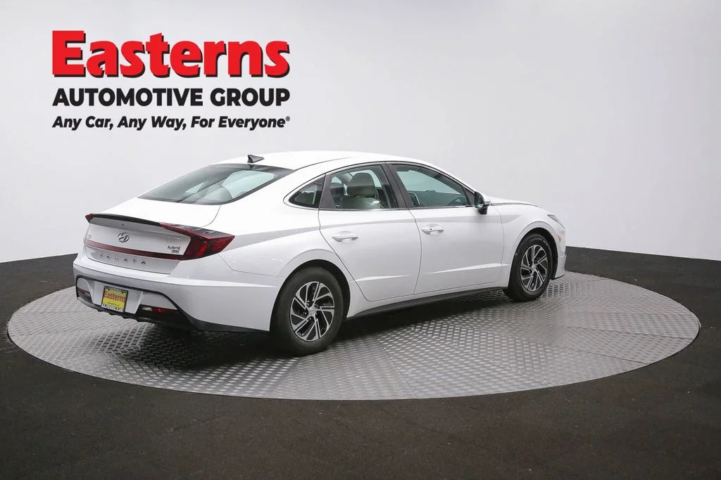 Used 2021 White Hyundai Blue image 37