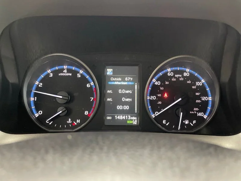 Used 2018 White Toyota XLE image 28