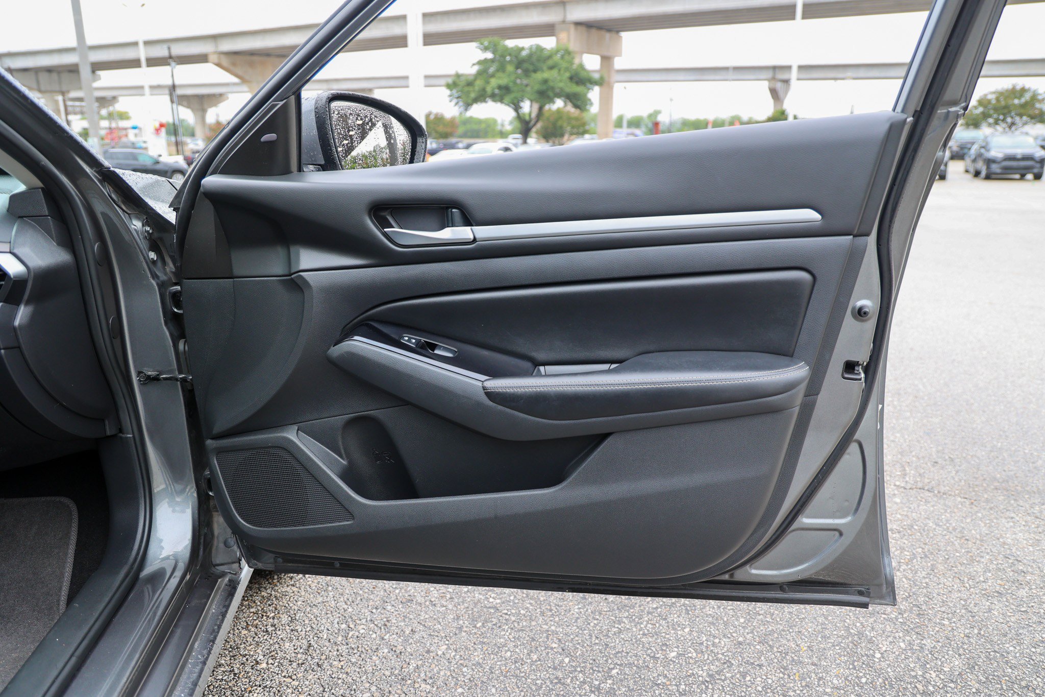 Used 2023 Gun Metallic Nissan 2.5 SV image 35