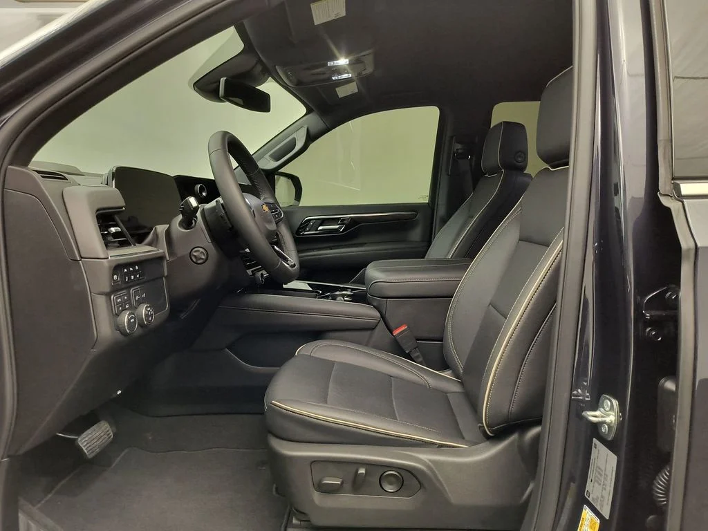 Used 2025 Dark Ash Metallic Chevrolet Premier image 5