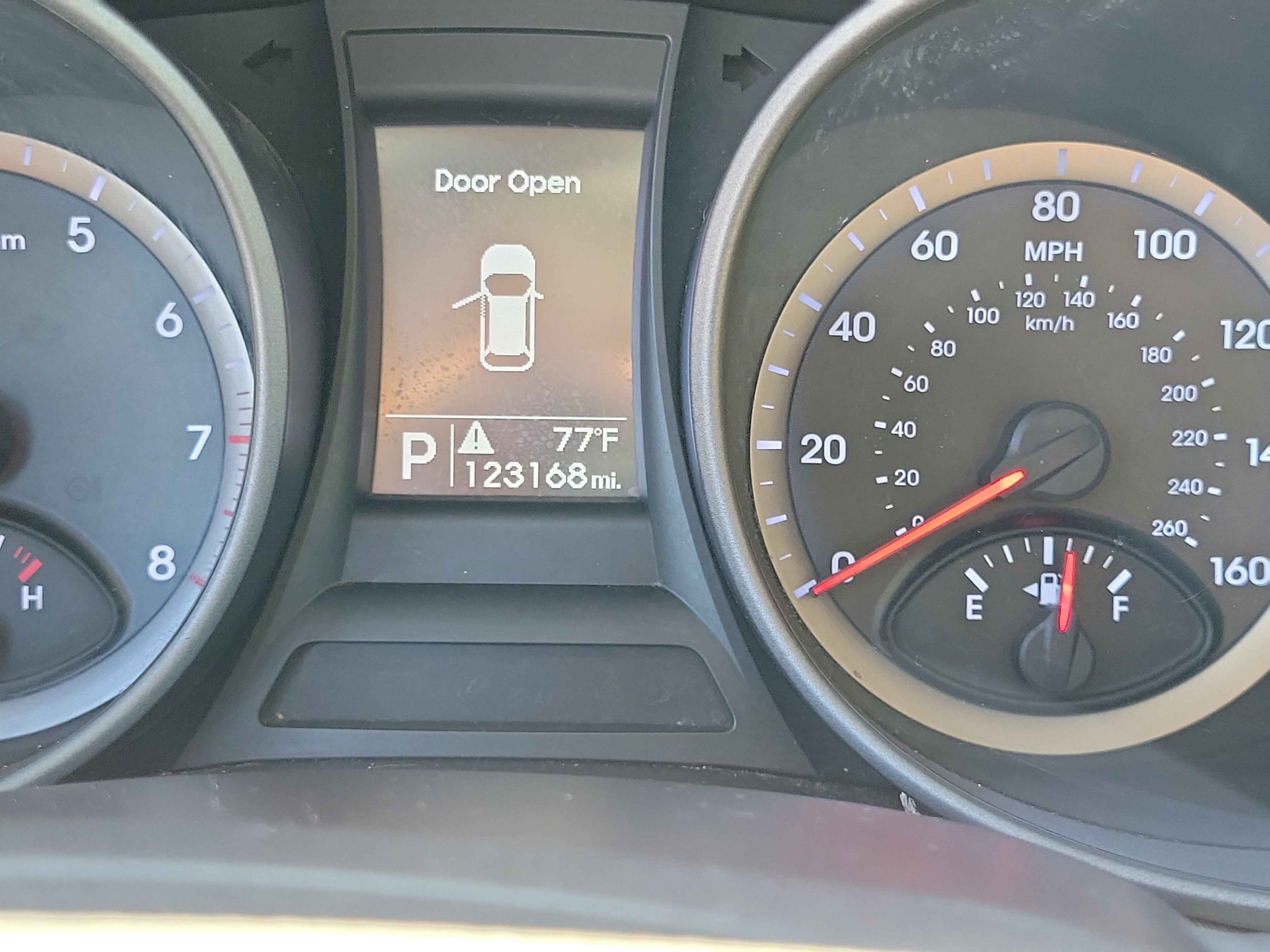 Used 2015 Canyon Copper Hyundai Base image 25