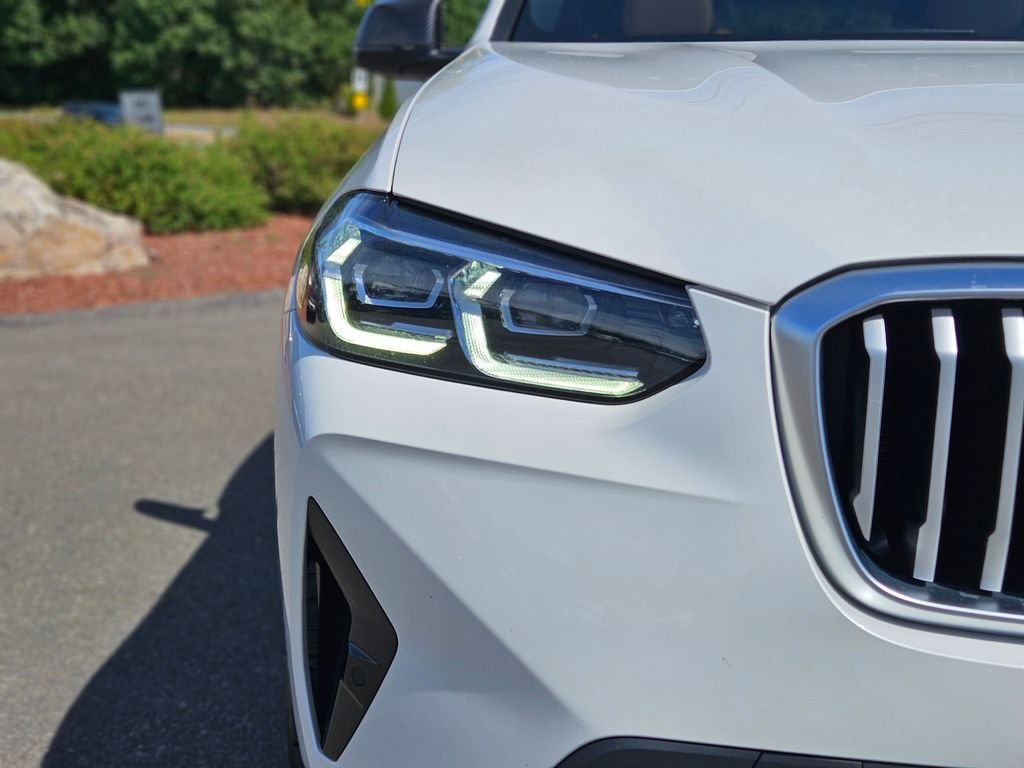Used 2022 Mineral White Metallic BMW xDrive30i image 9