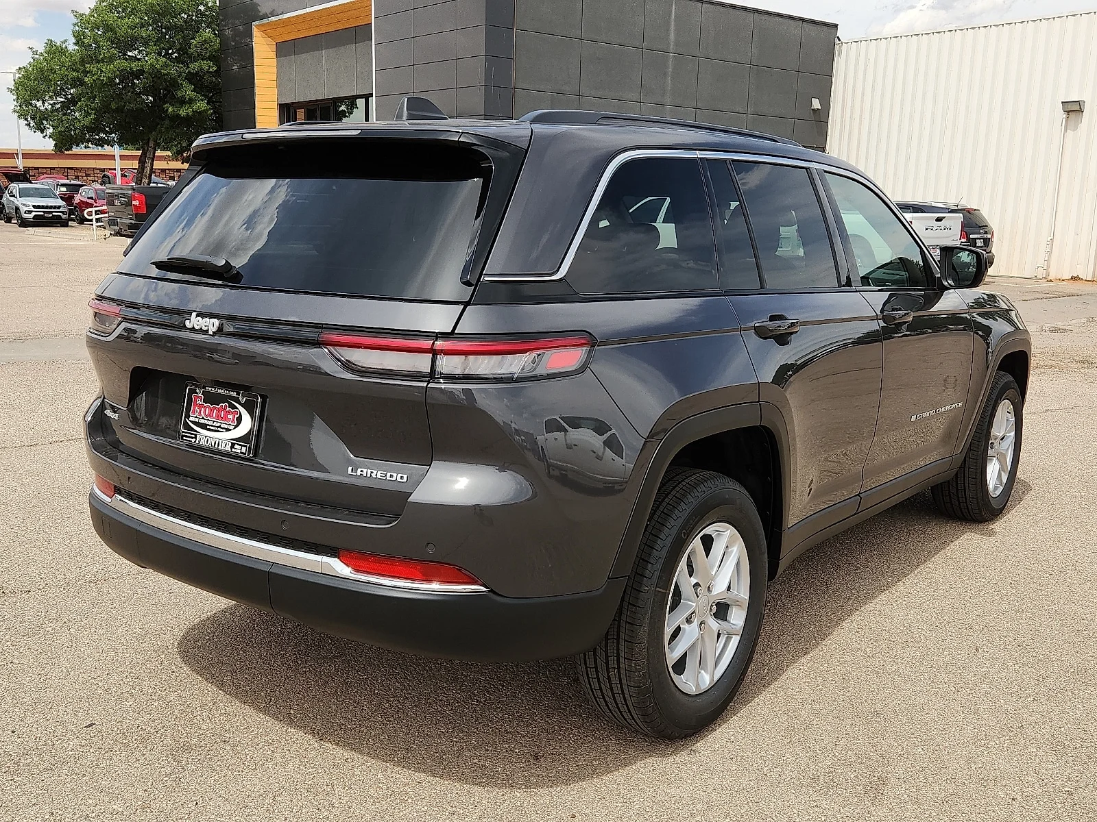 New 2026 Baltic Gray Metallic Clear-Coat  Paint Jeep LAREDO 4X4 image 4