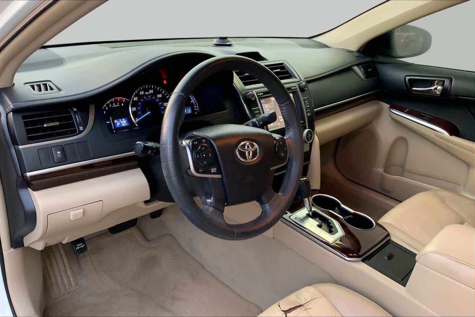 Used 2014 Blizzard Pearl Toyota XLE image 16