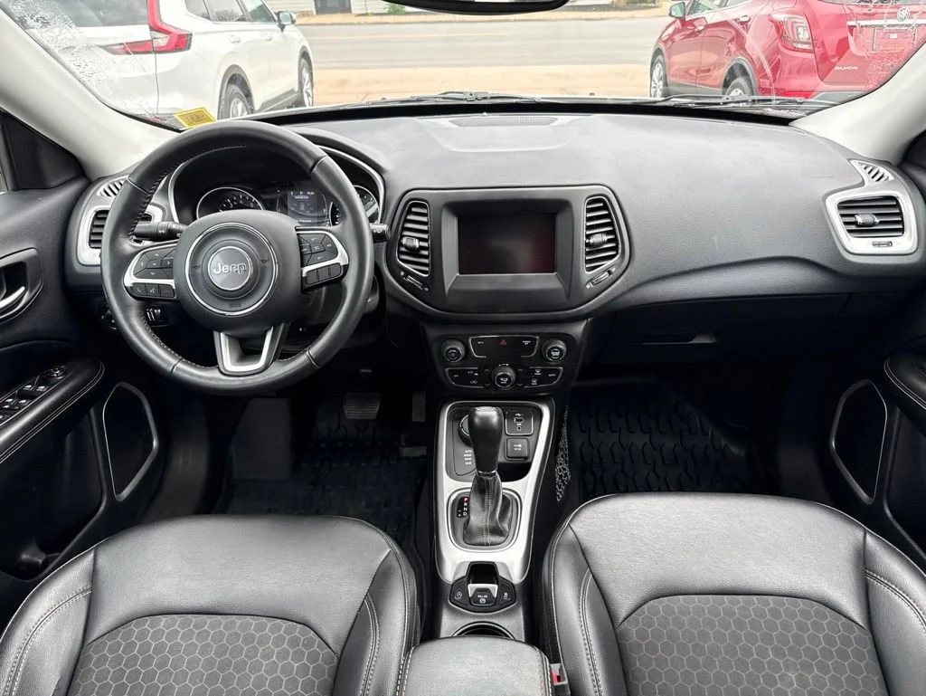 Used 2019 White Clearcoat Jeep Latitude image 11
