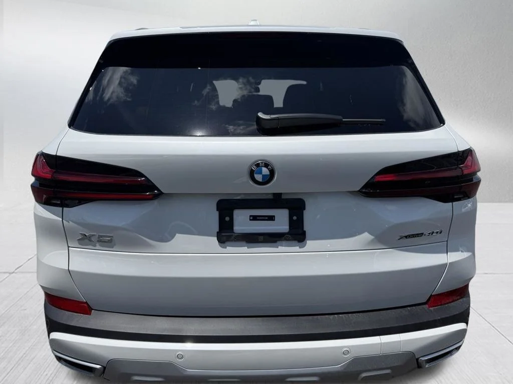 Used 2026 White BMW xDrive40i image 6