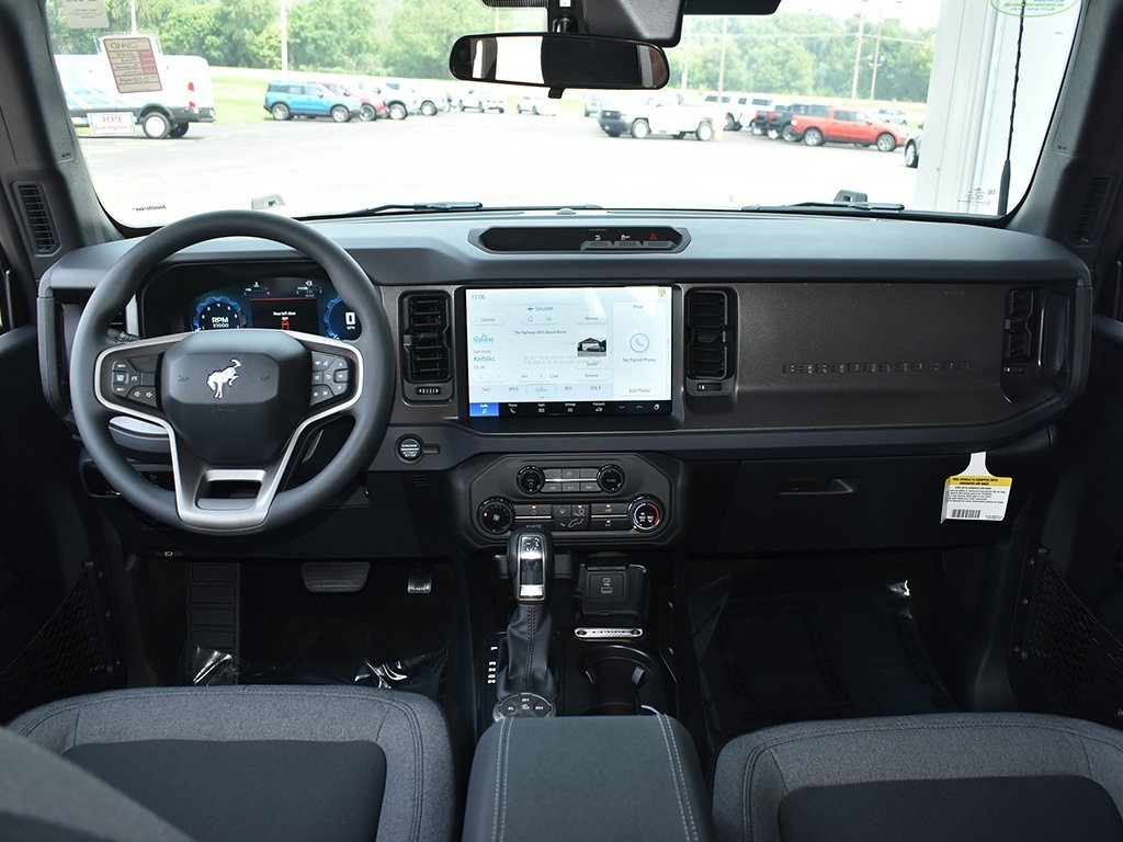 2025 Ford Bronco Base photo 4