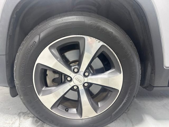 Used 2019 Silver Jeep Limited image 11