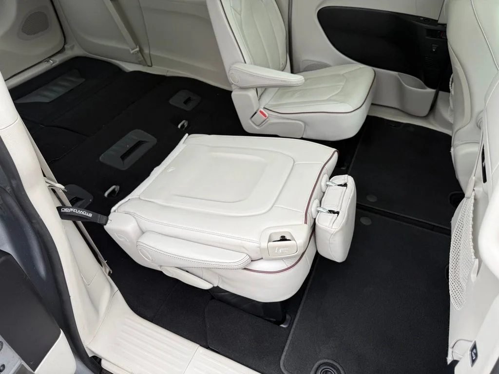 Certified Used 2017 Silver Chrysler Limited image 61