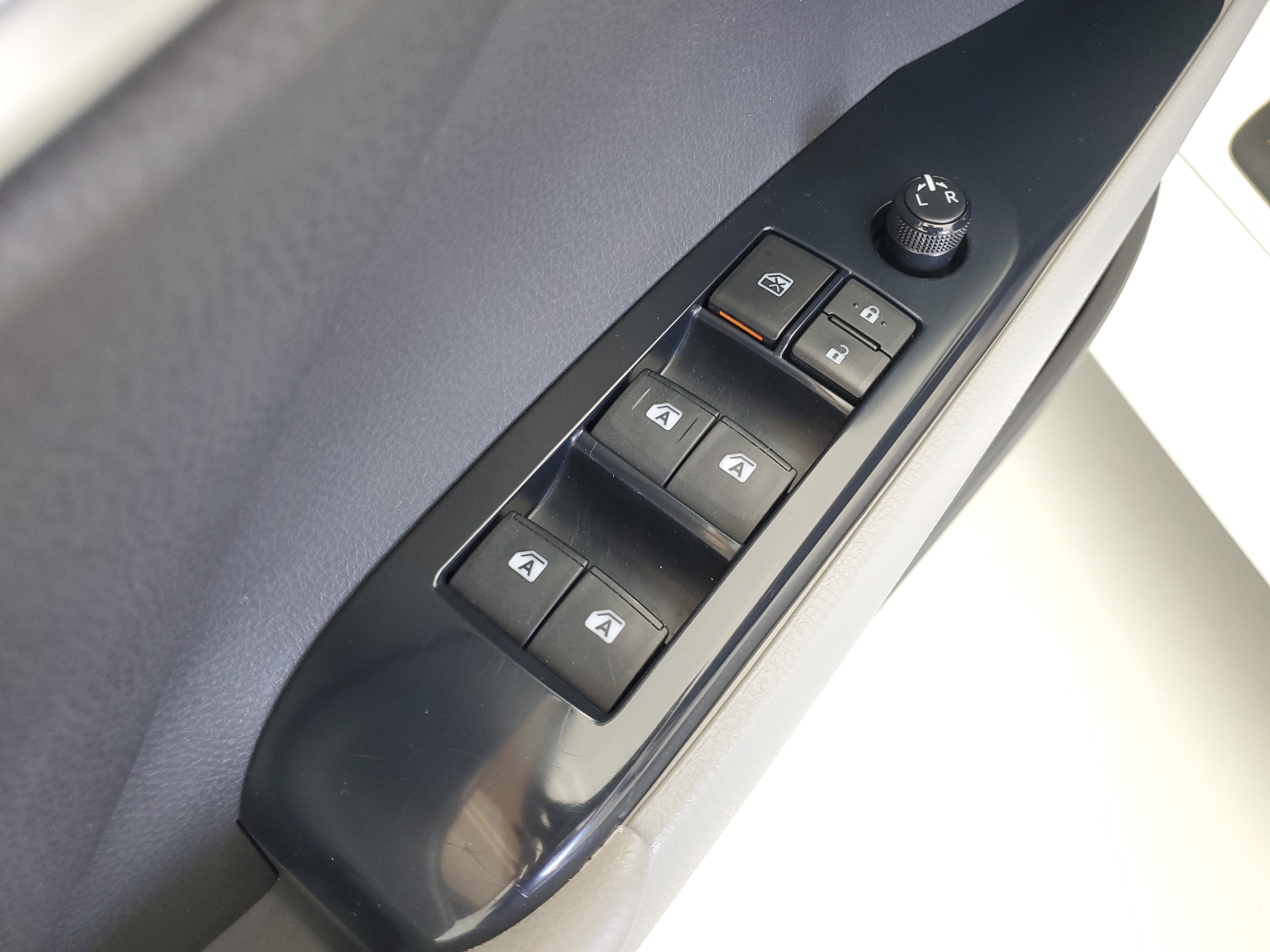 Used 2018 Super White Toyota LE image 20