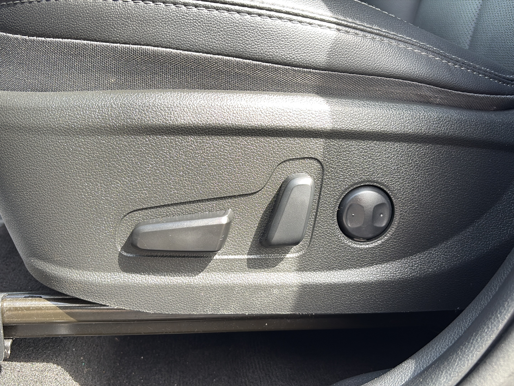 Used 2023 Gray Hyundai SEL image 11