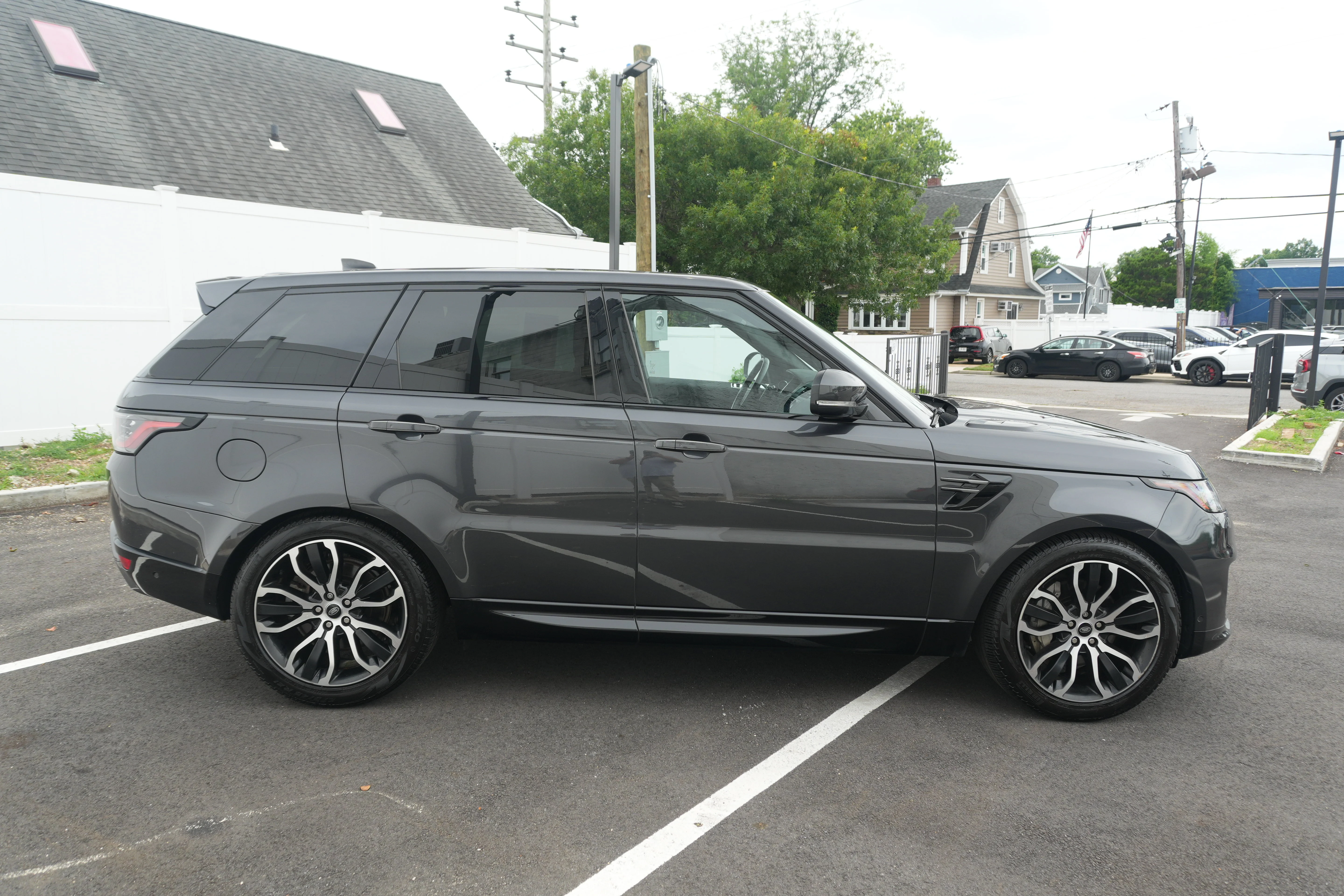 Used 2022 Eiger Grey Metallic Land Rover HSE Silver Edition image 5